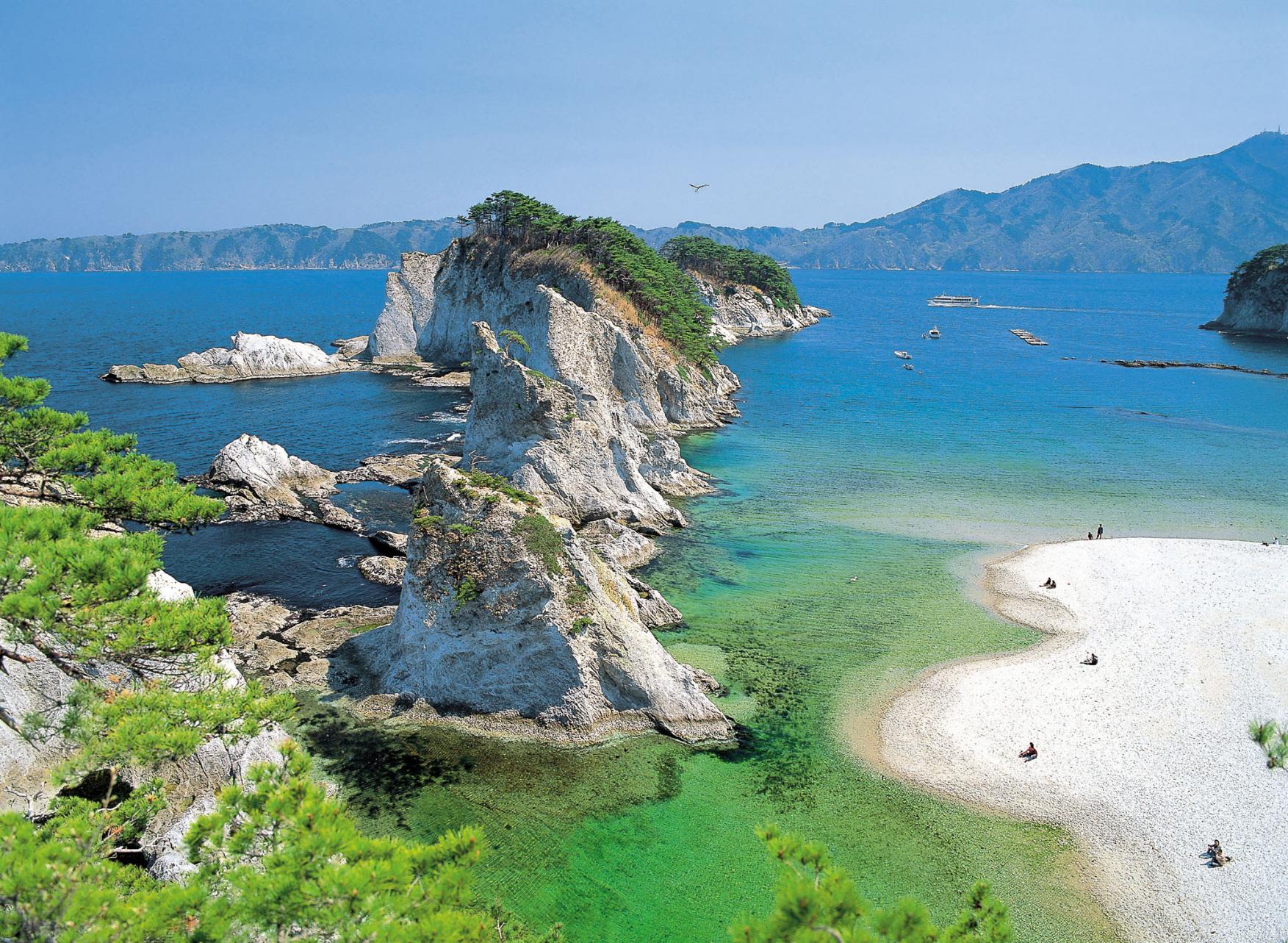 白浜と奇岩